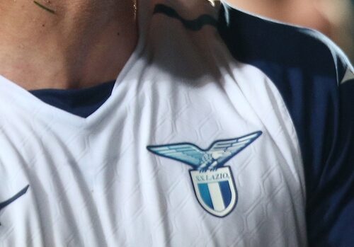 Un dettaglio della terza maglia della Lazio
