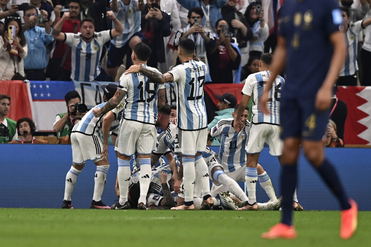 L'Argentina esulta per il gol con la Francia