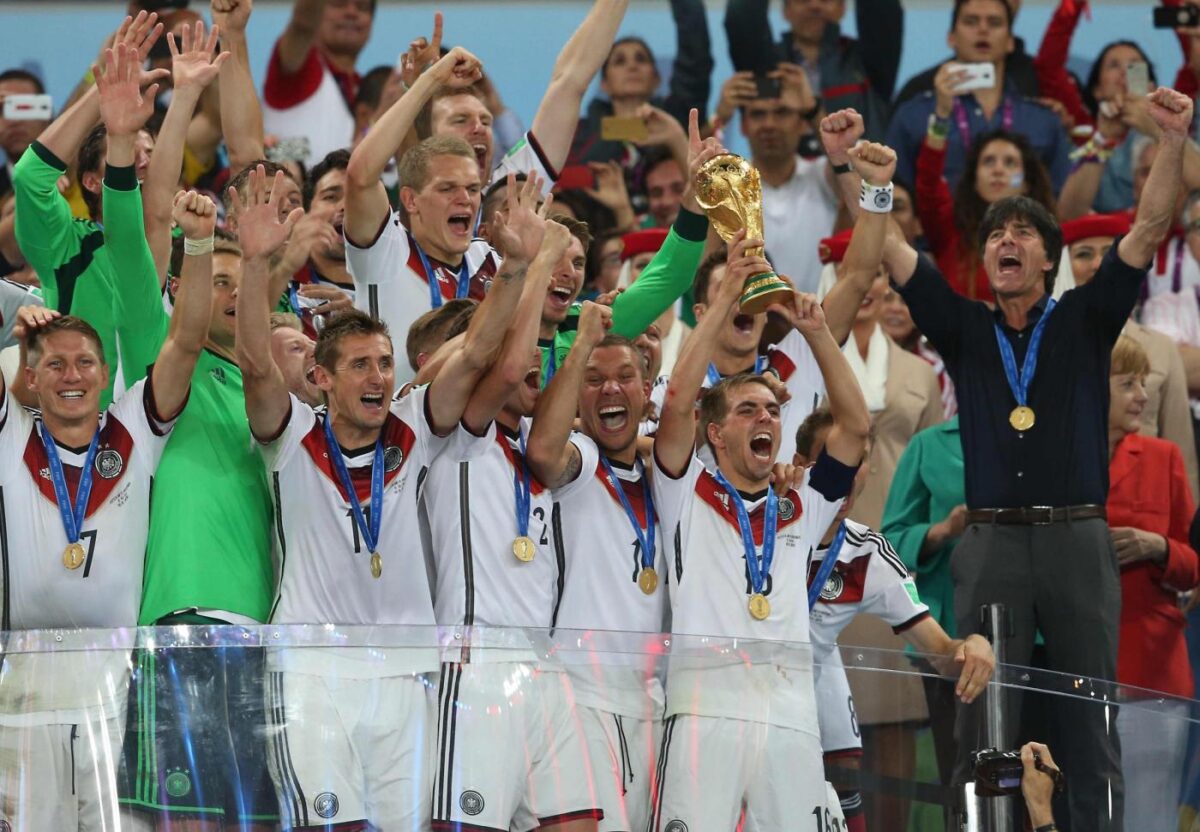 Klose alza la coppa del mondo a Brasile 2014