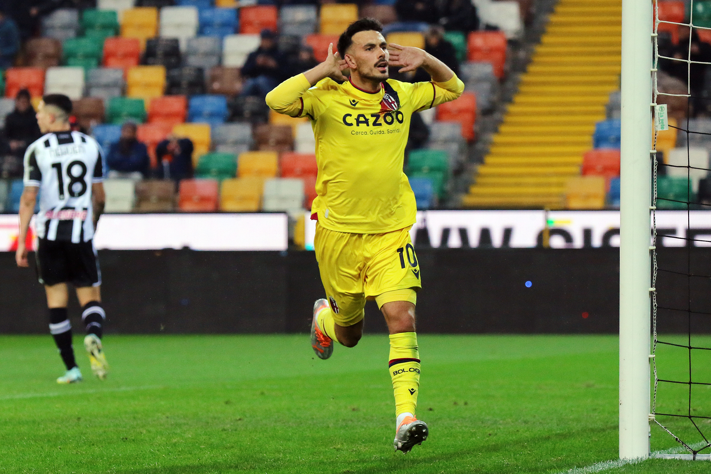 Sansone esulta dopo il gol all'Udinese