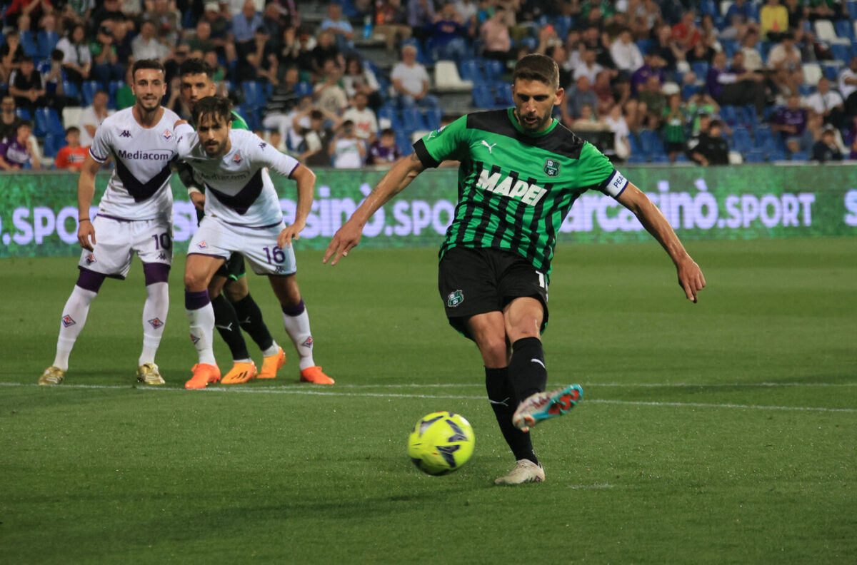 Berardi in azione contro la Fiorentina