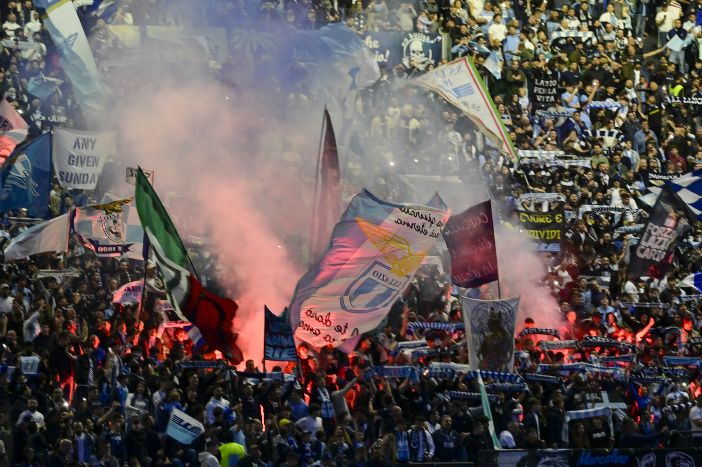 Tifosi della Lazio contro il Lecce. Stadio Olimpico, Serie A 2022/23.