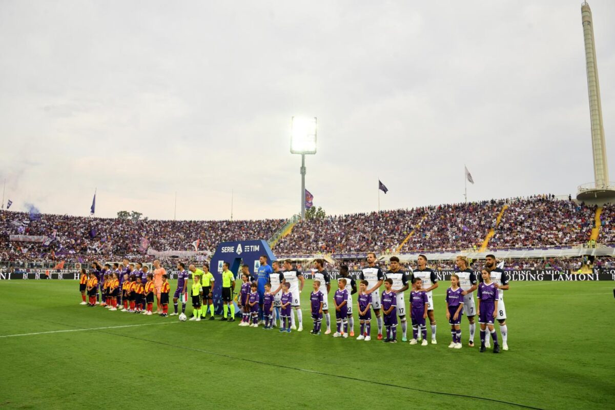 Fiorentina e Lecce schierate in campo