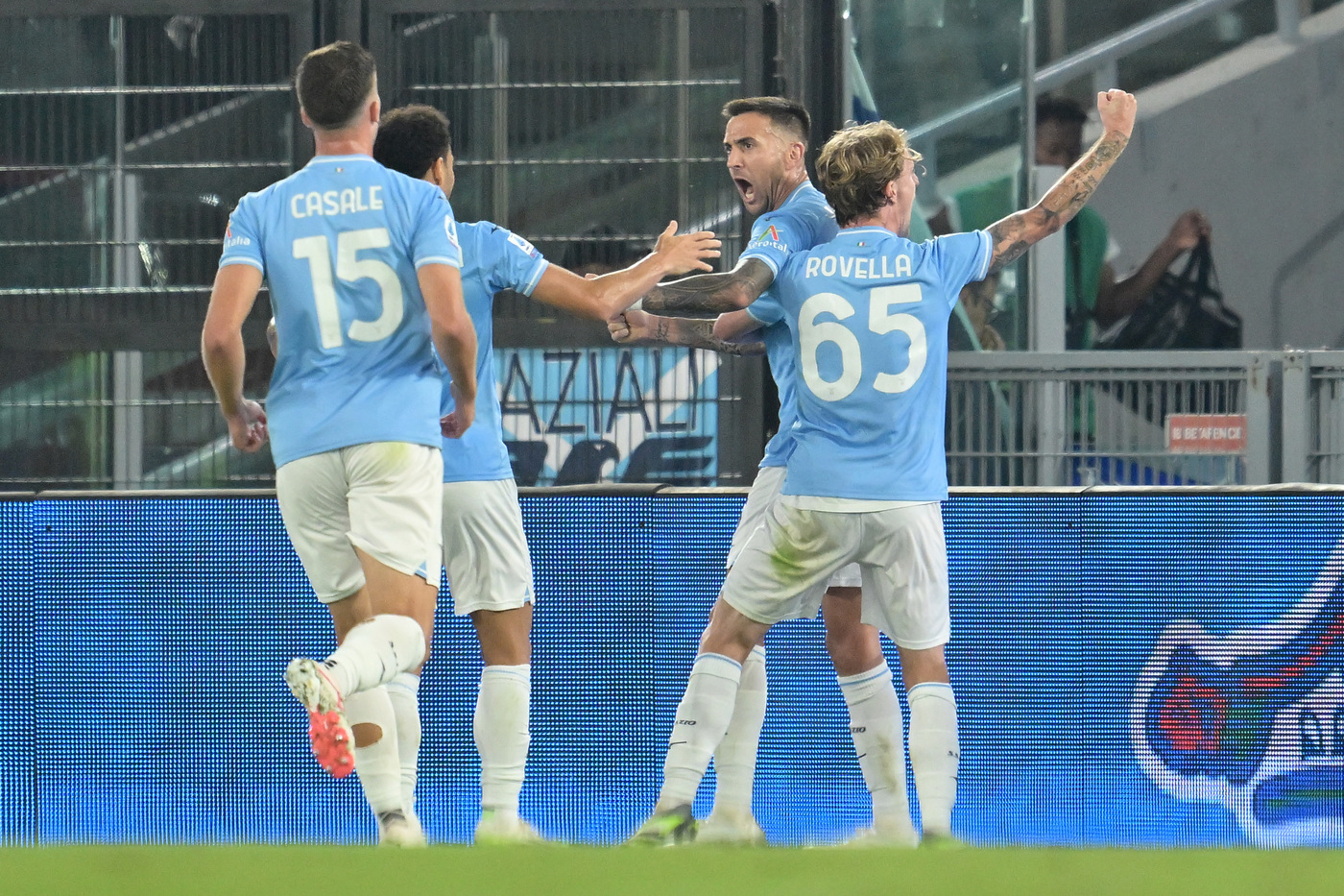 L'esultanza della Lazio per il gol di Vecino