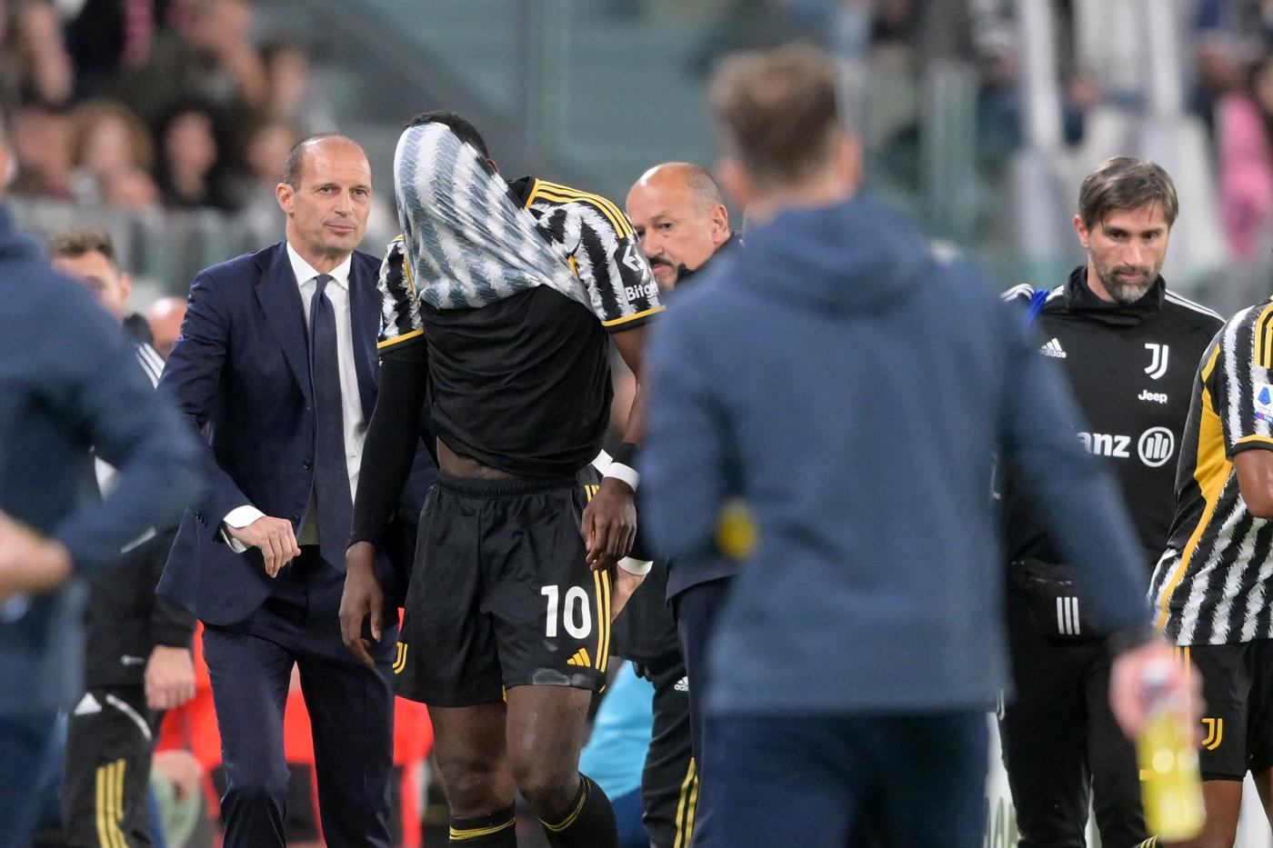 Pogba si dispera con la maglia della Juventus