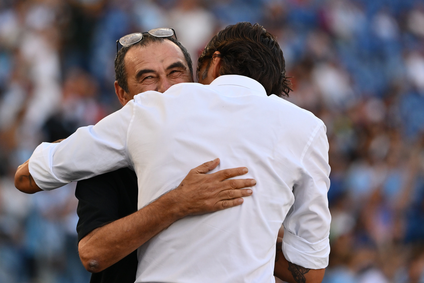 Maurizio Sarri abbraccia Gabriele Cioffi