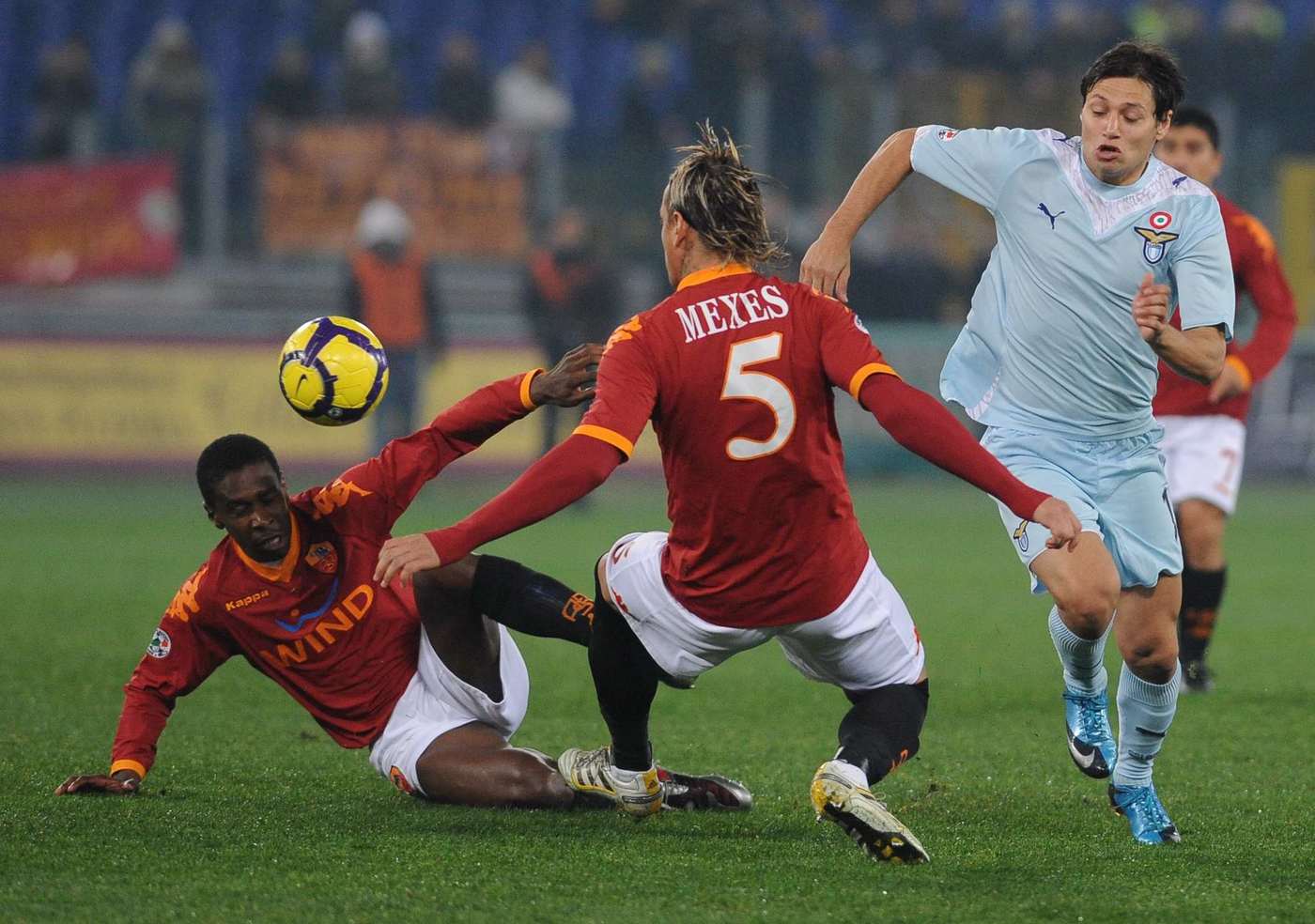Mexes in azione in un Roma - Lazio